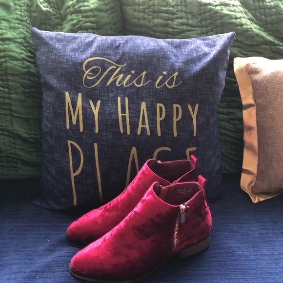 NWOB red Crushed Velvet Ankle Booties 8.5 - Picture 4 of 4